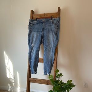 Distressed ankle jeans